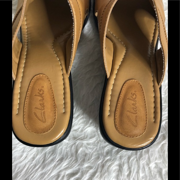 Clarks woman sandals size 7. 1/2 M - Picture 5 of 7